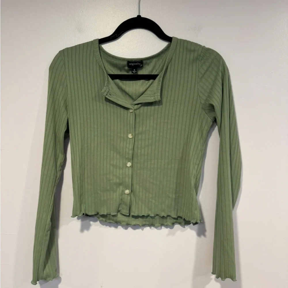 Green ribbed button‎ front shirt